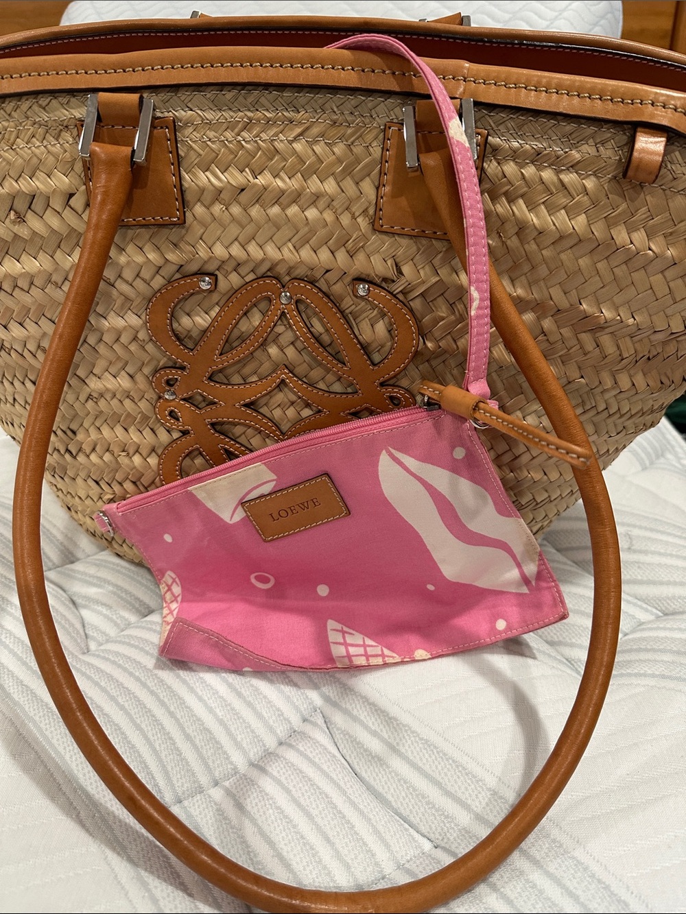 Loewe Anagram Raffia Straw Tote Tan Leather Trim w/ pochette - pink interior - Picture 4 of 14